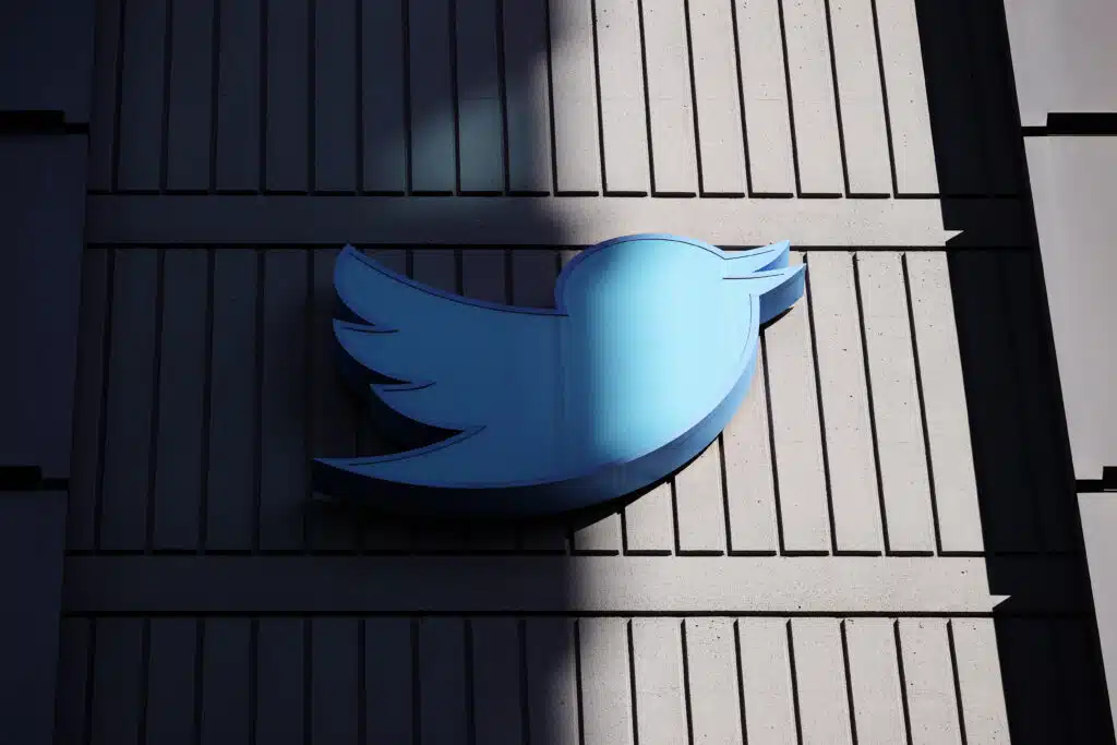 Twitter afirma que "ninguna de nuestras políticas ha cambiado" mientras los anunciantes continúan huyendo