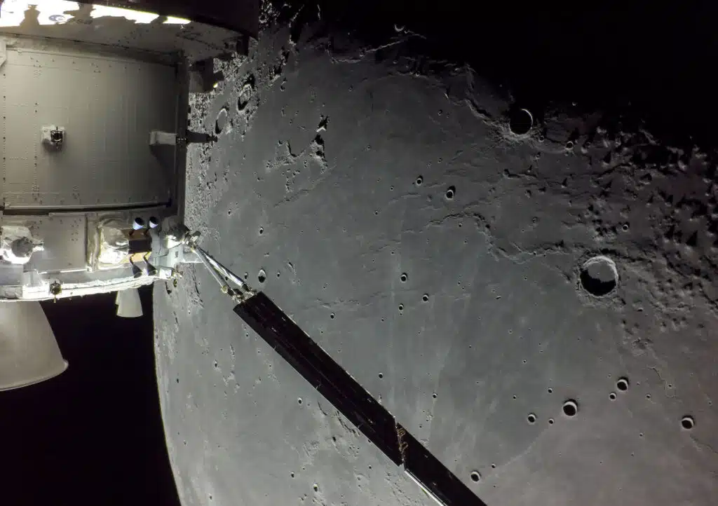La NASA publica imágenes de alta resolución del último sobrevuelo de la luna de Orión