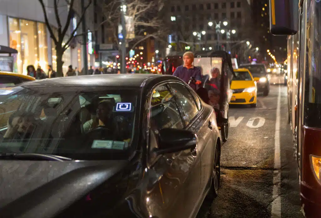 Uber presenta una demanda para bloquear los aumentos salariales de los conductores de Nueva York
