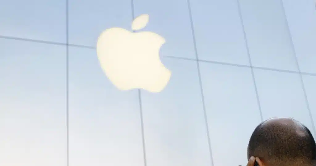 Apple retira demanda contra ex alto directivo que acusó a la empresa de espionaje